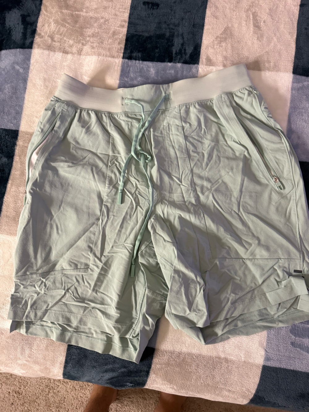 Lululemon Men's Light Mint Drawstring short